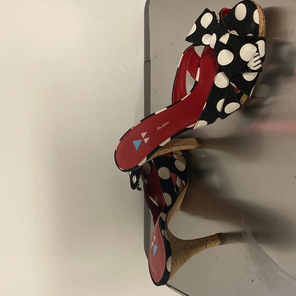Danny black platform meal with cork base and black and white polkadots